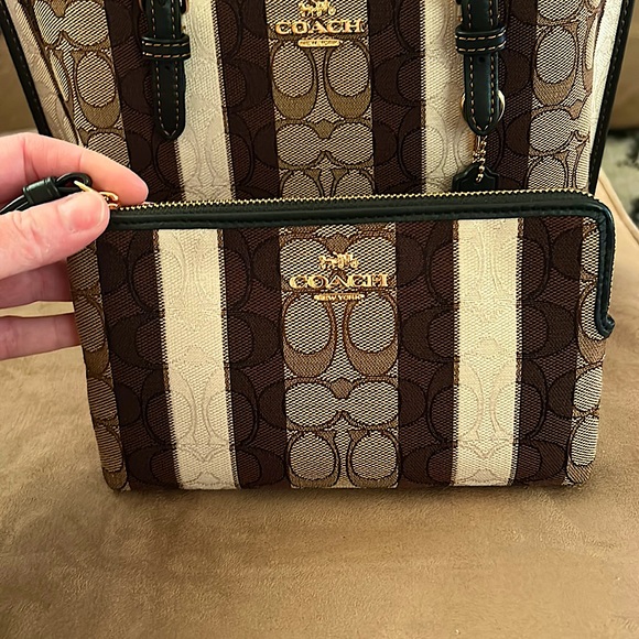 Brand new Coach purse and matching large wristlet - Picture 8 of 9